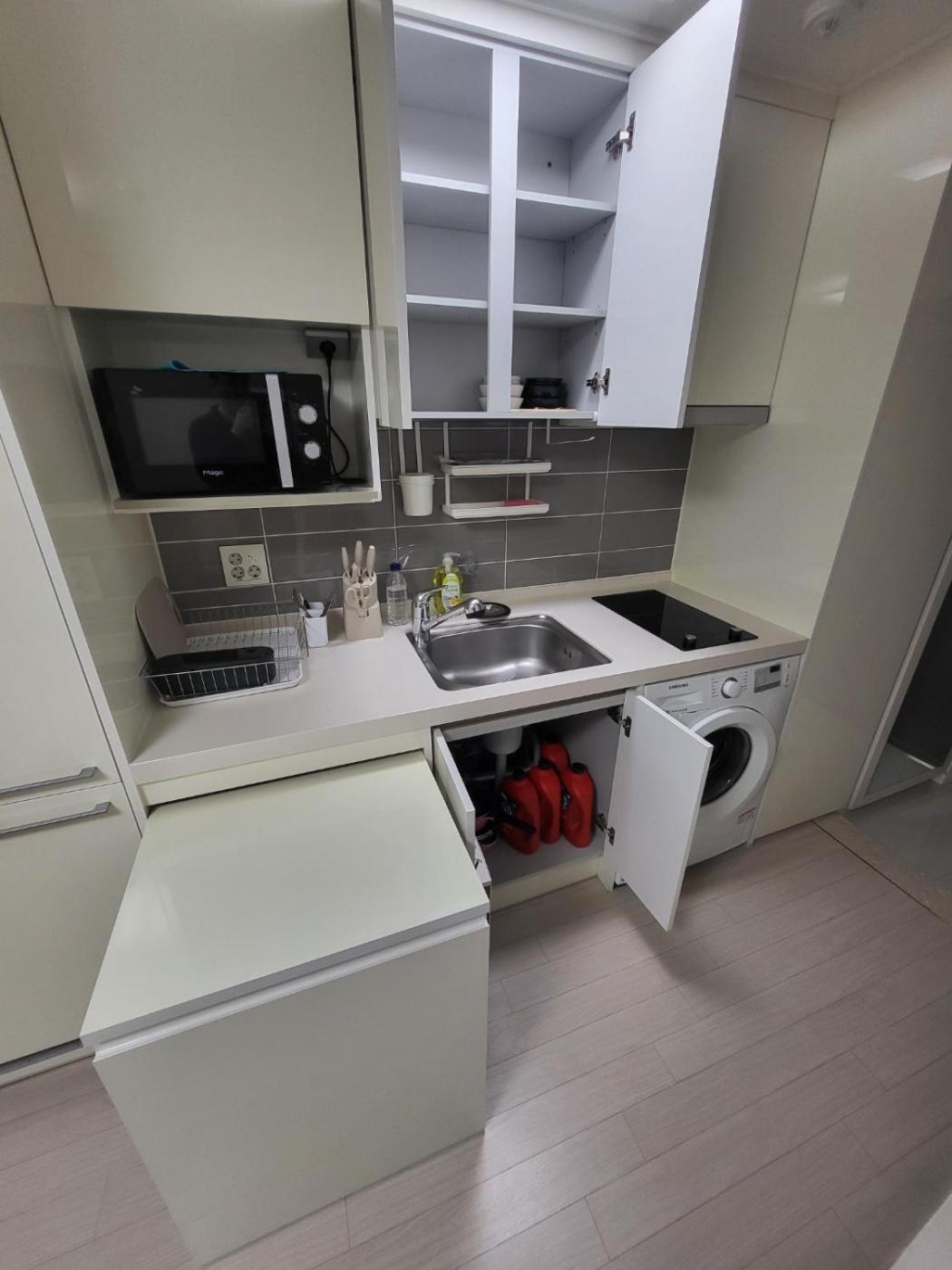 1-2516 #sinnonhyeon Stn Exit 9, 1-min #gangnam Stn, 5-min #ott #concierge Gangnam Managed Apartment